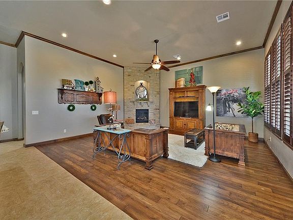 3rd image of 3024 Thornbrooke Blvd