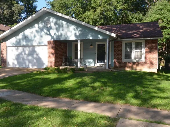 1018 Treetop Trail Dr, Ballwin, MO 63021