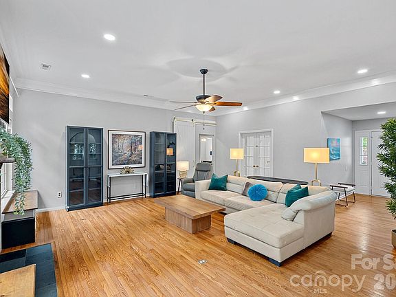 4th image of 207 Kilborne Rd