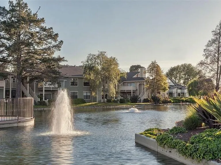 213 Lakeshore Ct — Photo 17
