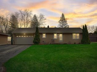 1622 S 165th St, New Berlin, WI 53151