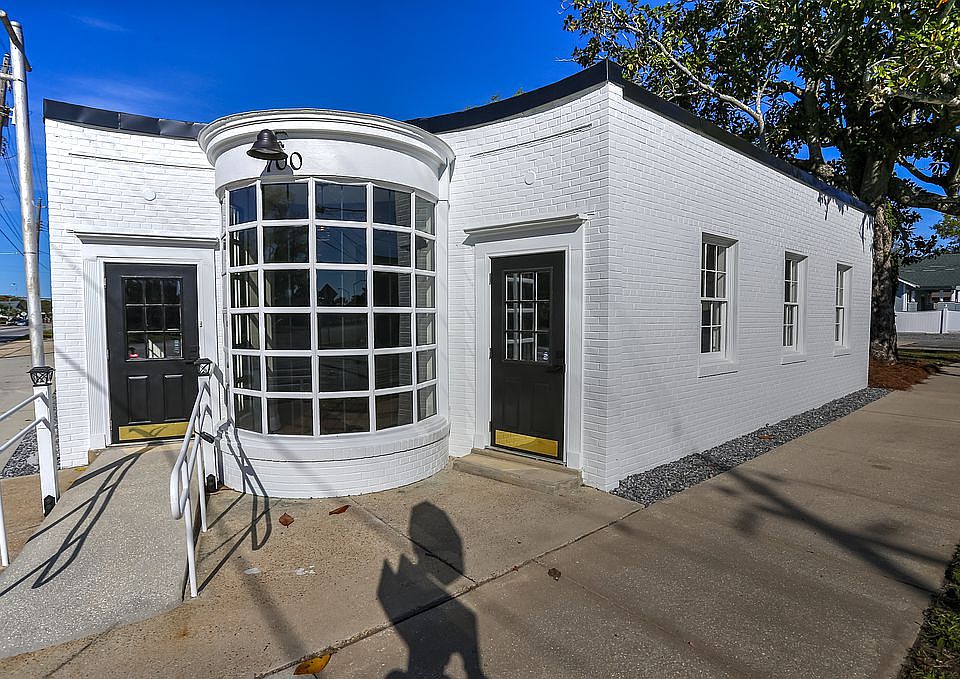 1st image of 700 W Garden St