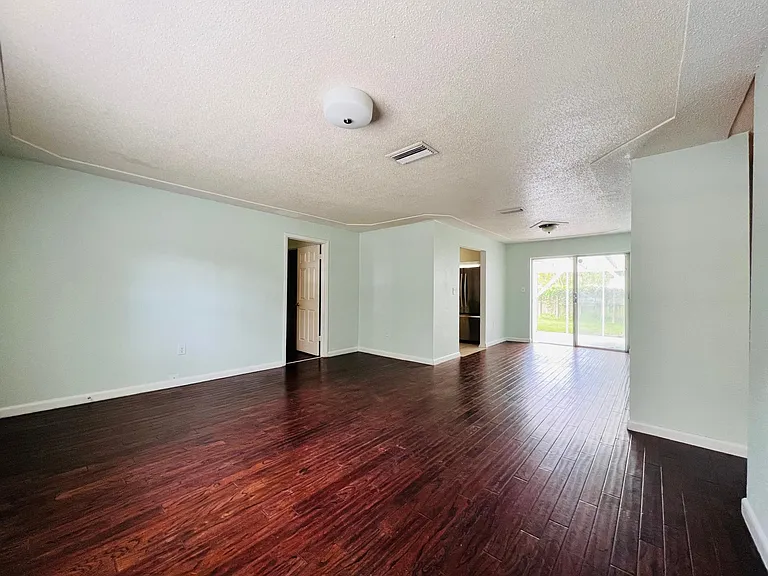440 Nora Ave — Photo 7