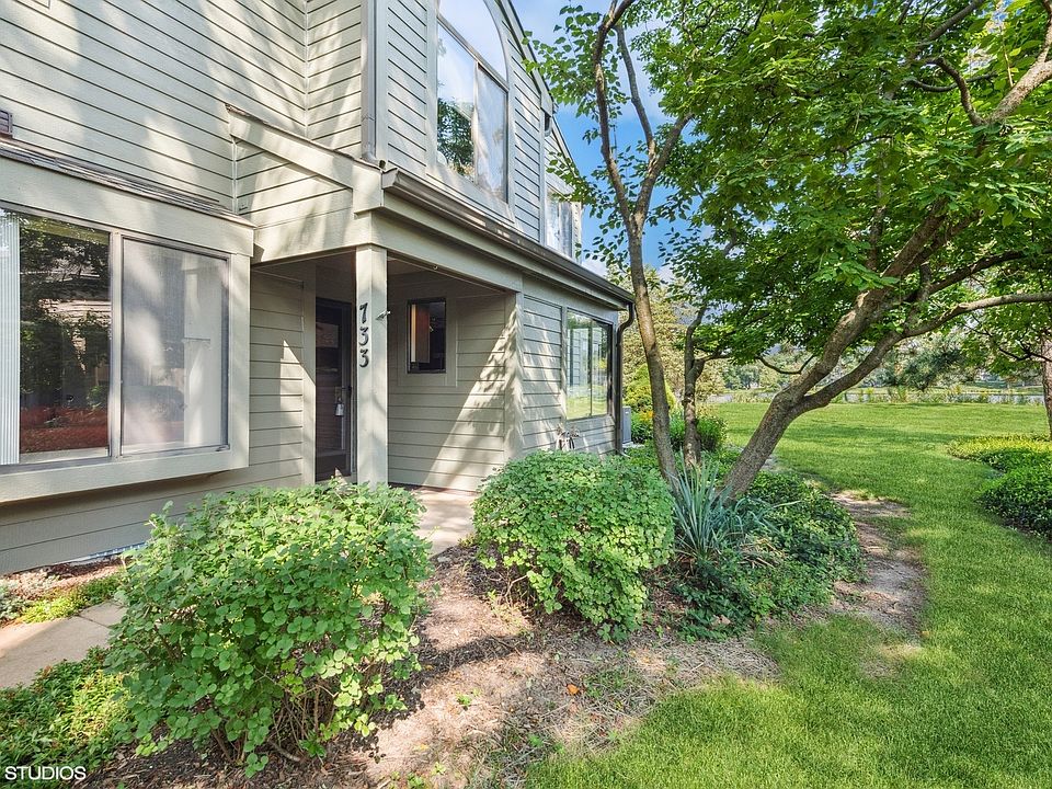 1st image of 733 Woodbridge Ct #833