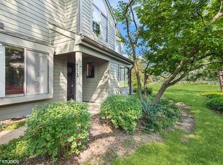 733 Woodbridge Ct #833, Barrington, IL 60010