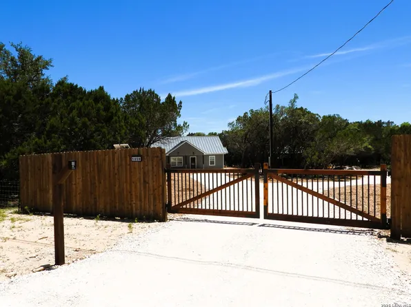 1059 LAKESIDE DR, Lakehills, TX 78063