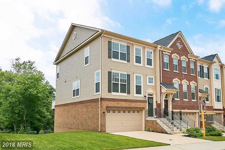 Gorgeous End Unit with 2 car garage