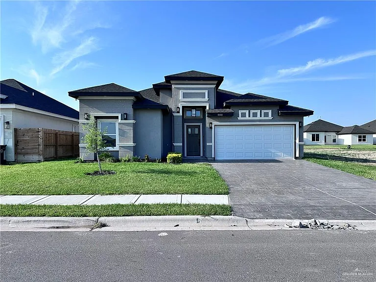 1100 Azalea St — Photo 2