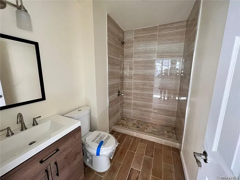 102 North St #8 — Photo 11