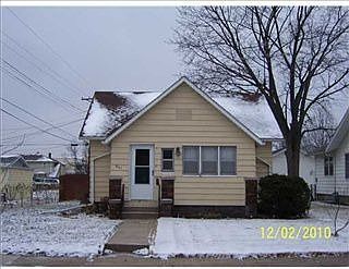 1st image of 841 S 32nd St