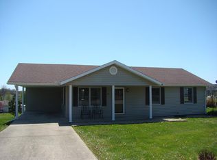 910 Juniper Dr, Maysville, KY 41056