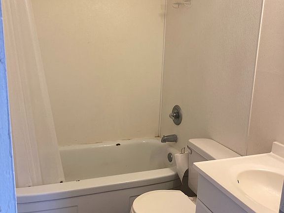 4th image of 409 E Saint Patrick St APT 3