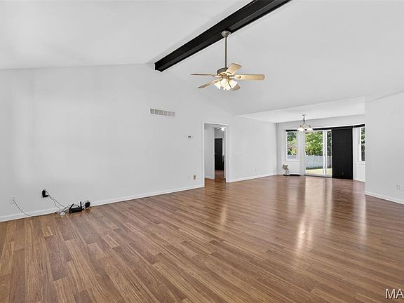 5th image of 10 Eldorado Dr