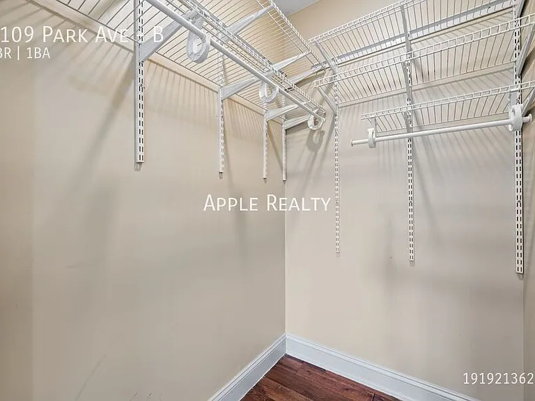 1109 Park Ave #B — Photo 8