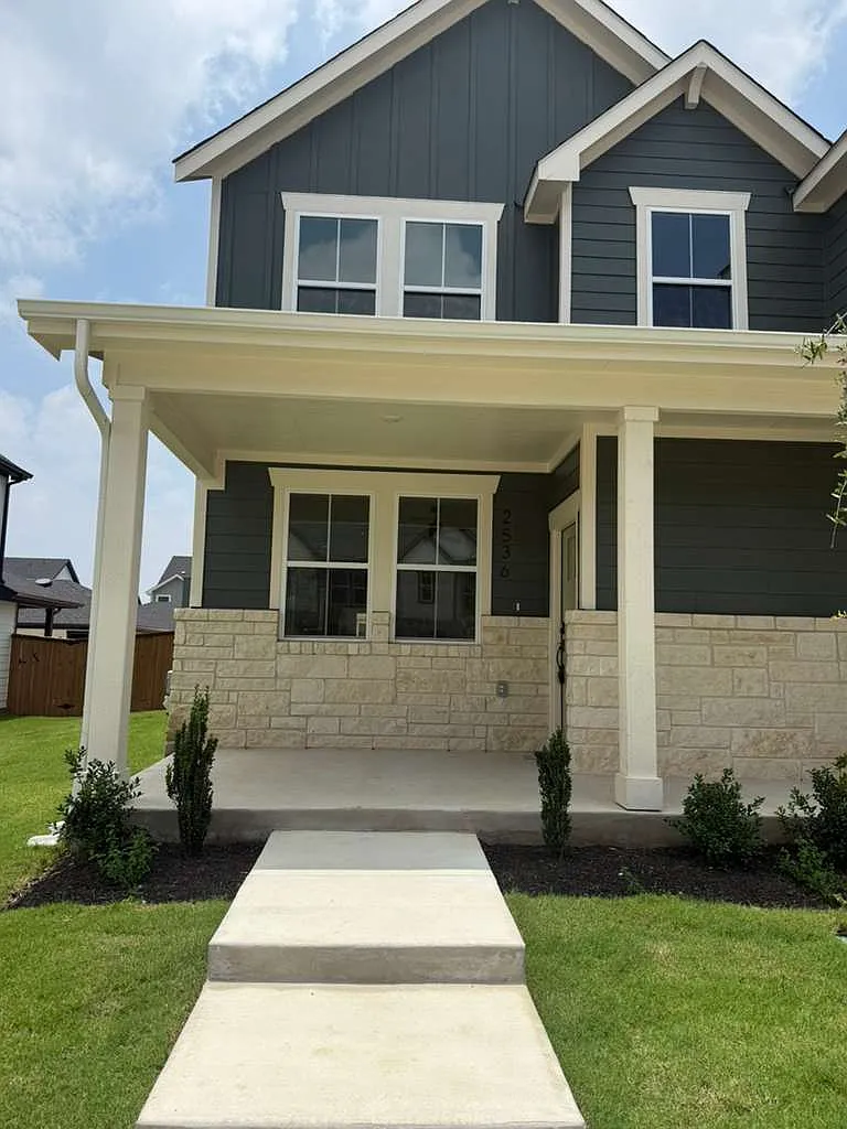 3 bed, 1757 sqft, $2,195 — Photo 1