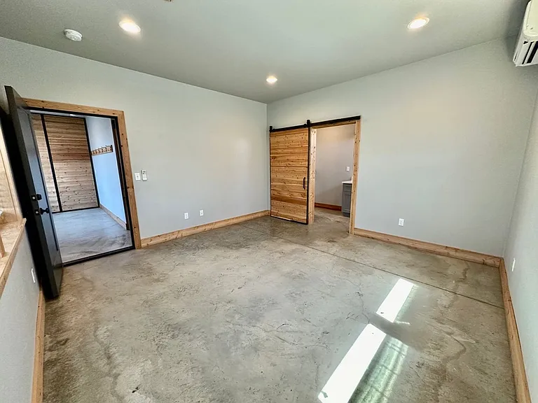 121 E 26th Ave — Photo 5