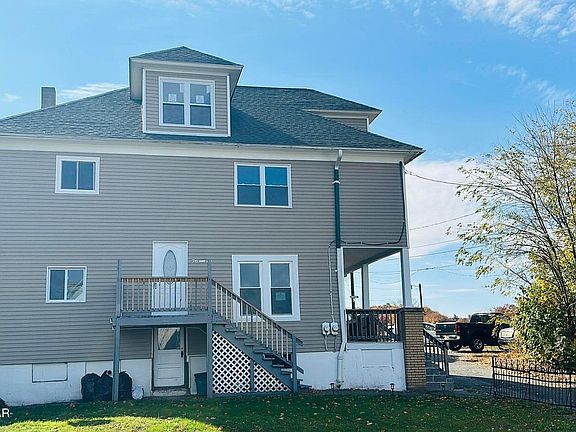 2nd image of 76 Spring Ct