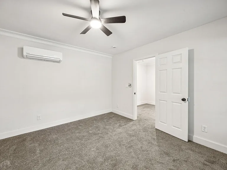 5340 Kingsbury St — Photo 10