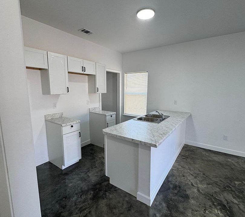2nd image of 3079 Manhattan Ave