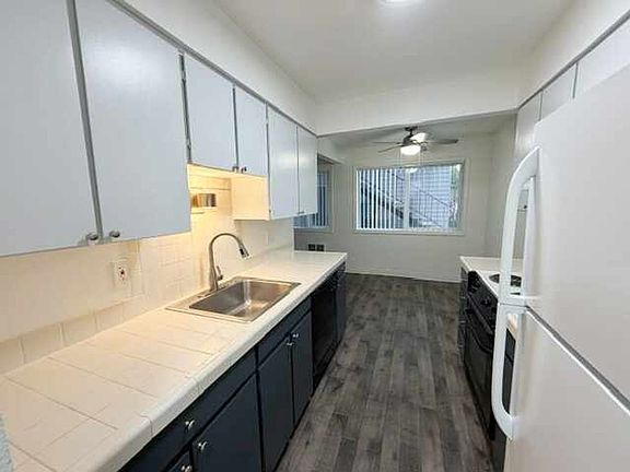 4th image of 533 SE 27th Ave #523