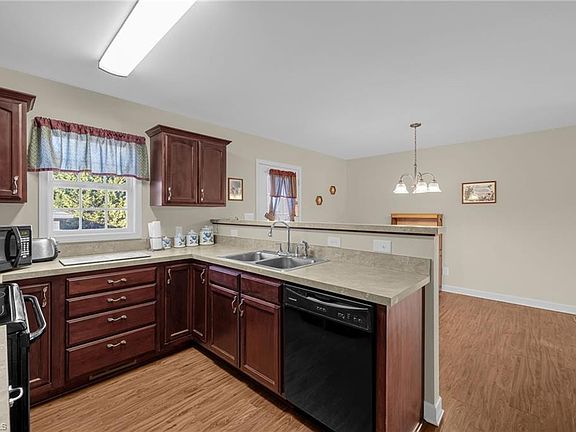 4th image of 3406 Fitzsimmons St