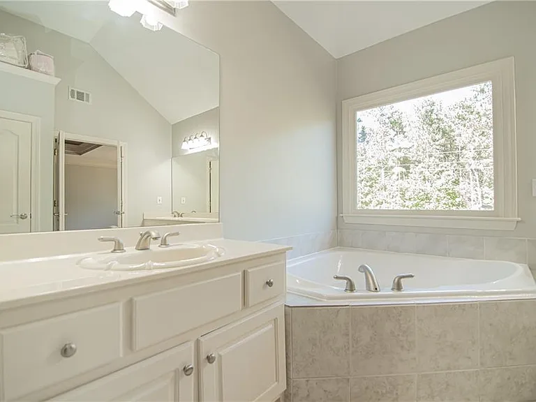 4012 Erin Dr — Photo 44