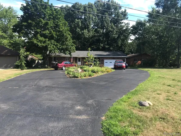 3090 N River Rd, Fort Gratiot, MI 48059