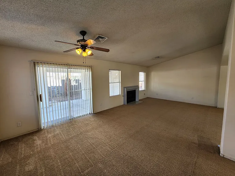 1720 Navarre Ln — Photo 7