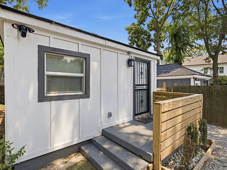 2336 Clifton Ave — Photo 4