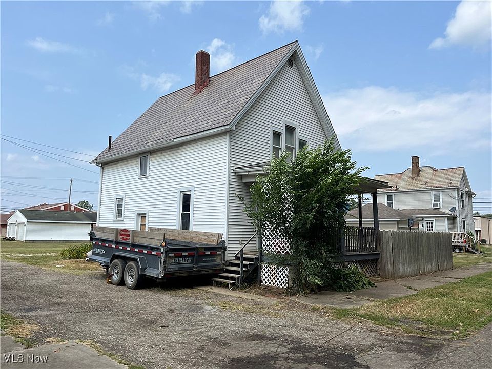 2nd image of 240 3rd St NE