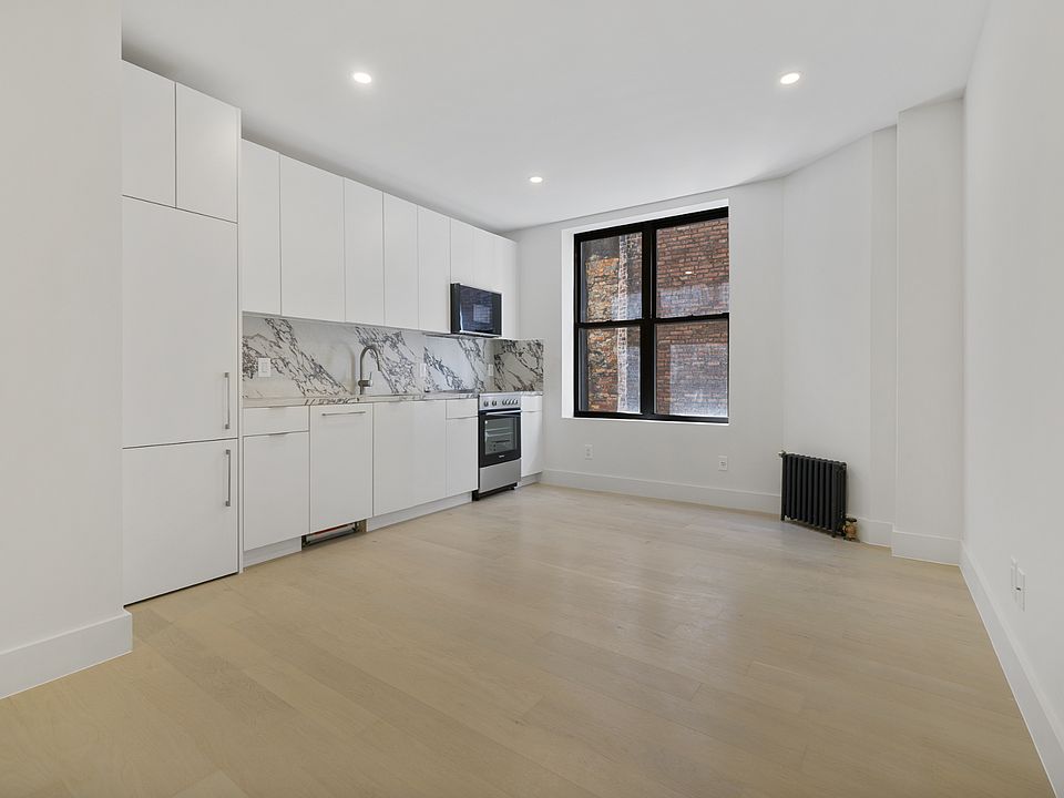 1st image of 301 W 22nd St APT 26