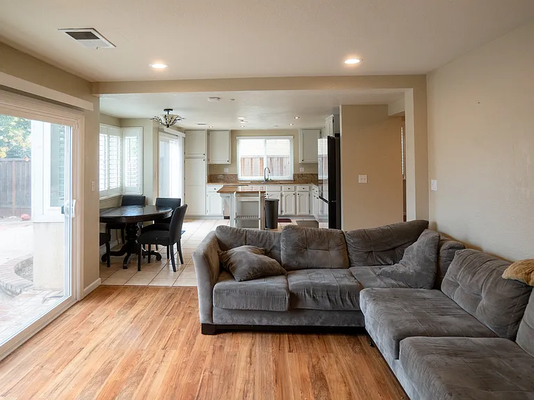 4241 Remora Dr — Photo 6