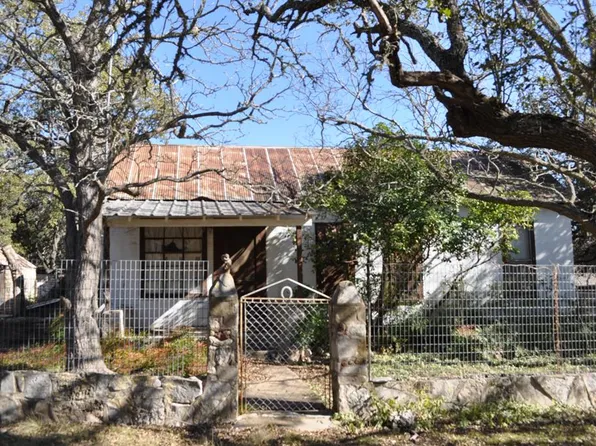 371 Kimble Oaks Dr, Harper, TX 78631