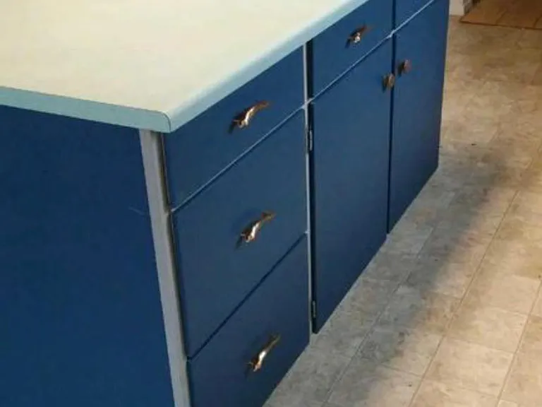 Kitchen counter island