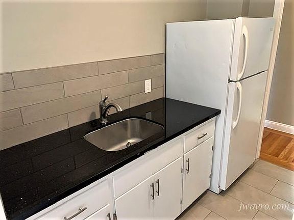 5th image of 300 16th Ave APT 205