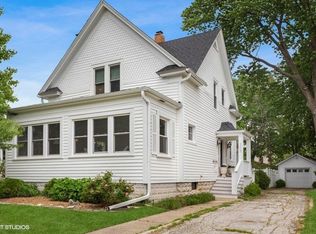 305 S Elm St, Three Oaks, MI 49128