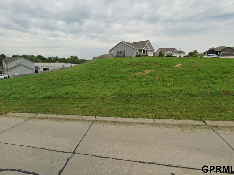 1st image of 15204 Elmwood Dr