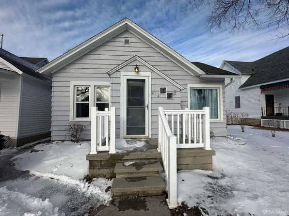 612 S 11th St, Escanaba, MI 49829