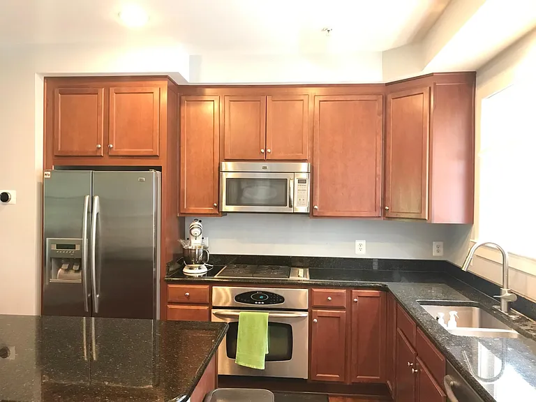 635 Regent Pl NE — Photo 7