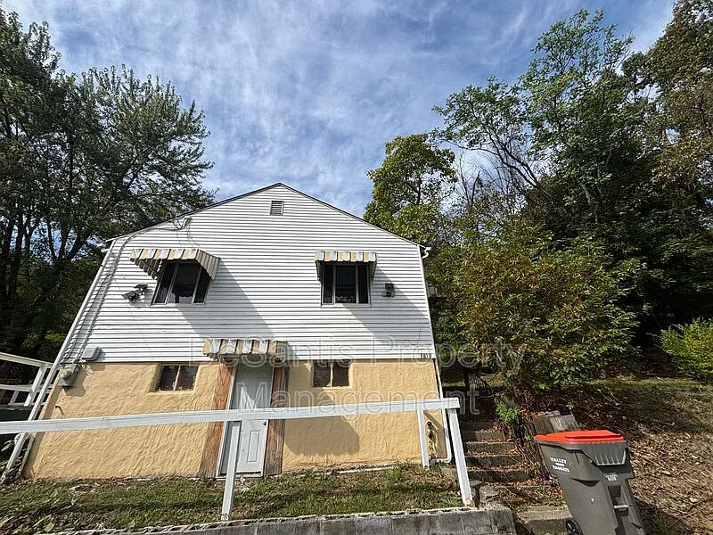 1813 West Ave