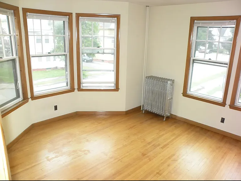 171 College St #5 — Photo 7
