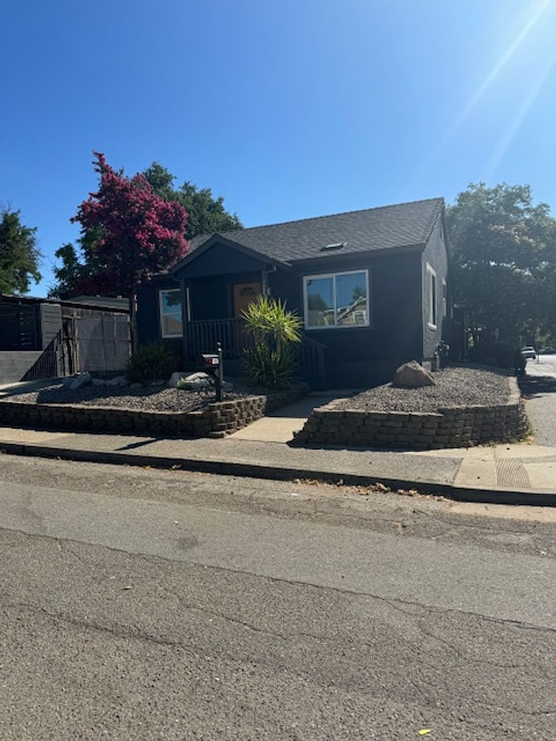 1097 Gilbert St, Redding, CA 96001 | Zillow