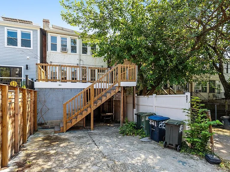 821 Kentucky Ave SE — Photo 57