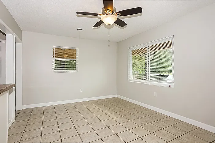 3 bed, 1.5 bath, 1300 sqft, $1,395 — Photo 3