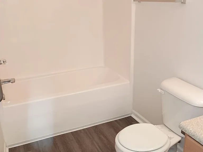 185 - COUNTRY VIEW APARTMENTS — Photo 18