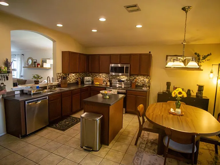 5209 English Glade Dr — Photo 5
