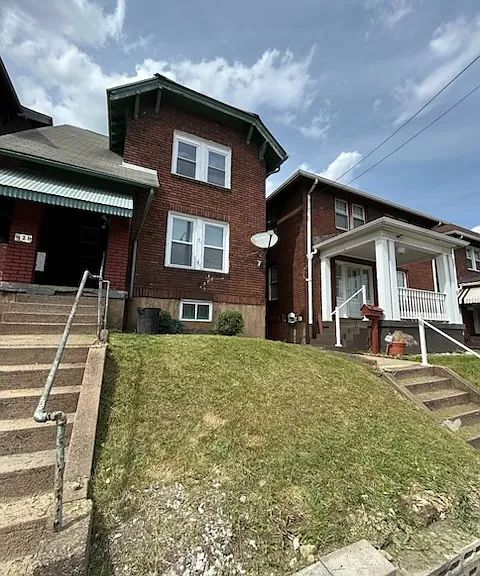521 Maple St — Photo 1