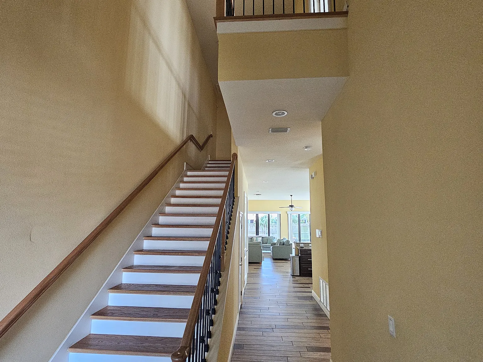 3 bed, 3.5 bath, 2000 sqft, $3,250 — Photo 3