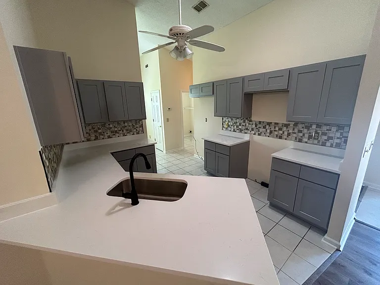 1201 Formby Ct — Photo 8