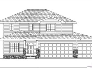 10228 Cove Hollow Dr, Papillion, NE 68046
